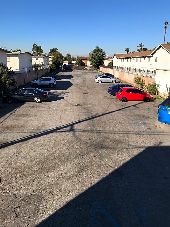 Grove Motel