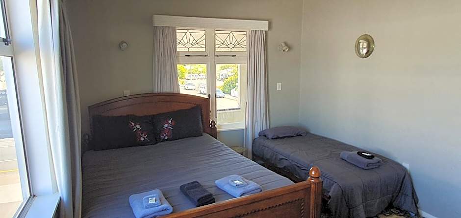 Hotel Motueka Backpackers, Loud Live Music Friday Saturday Nights