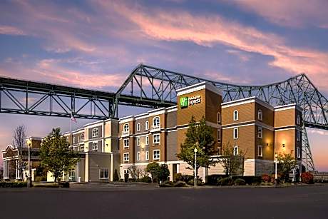 Holiday Inn Express Hotel & Suites Astoria By IHG