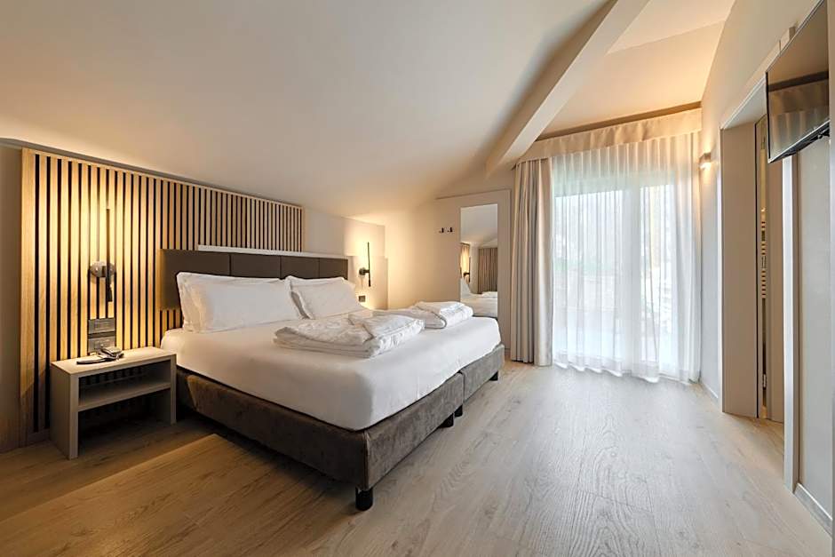 Deluxe 1 Double Bed or 2 Beds, Balcony — 9 fotoğraftan 1. fotoğraf