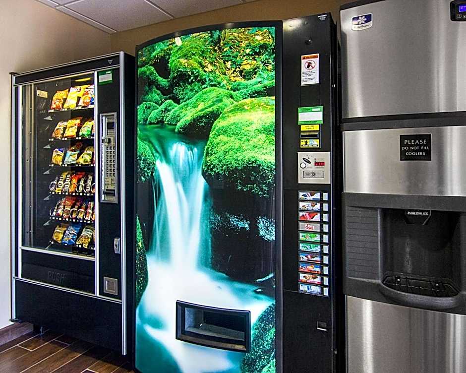 Comfort Inn & Suites Grafton-Cedarburg