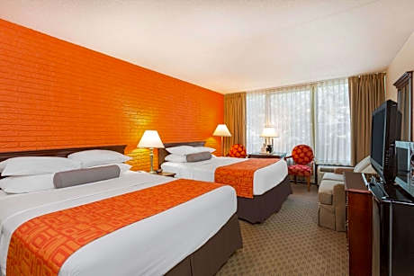 Queen Room with Two Queen Beds - Smoking