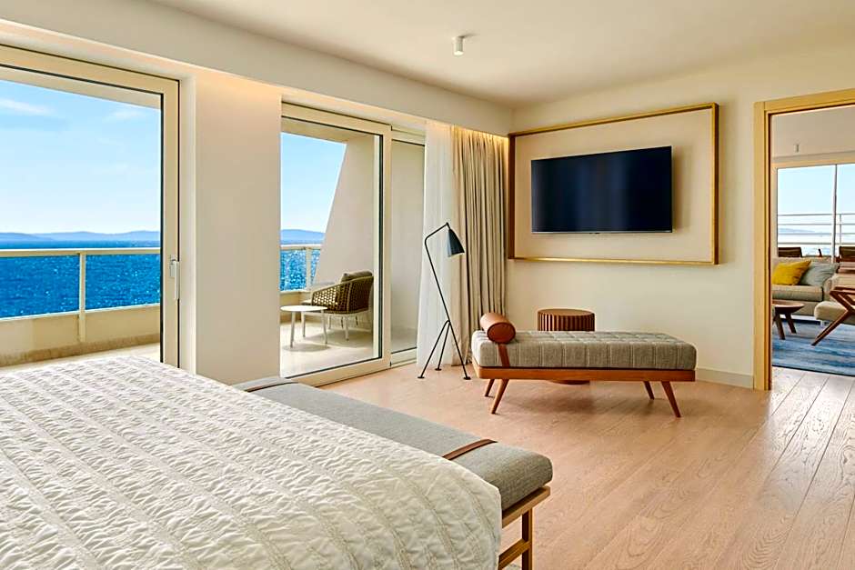 Le Meridien Lav Split