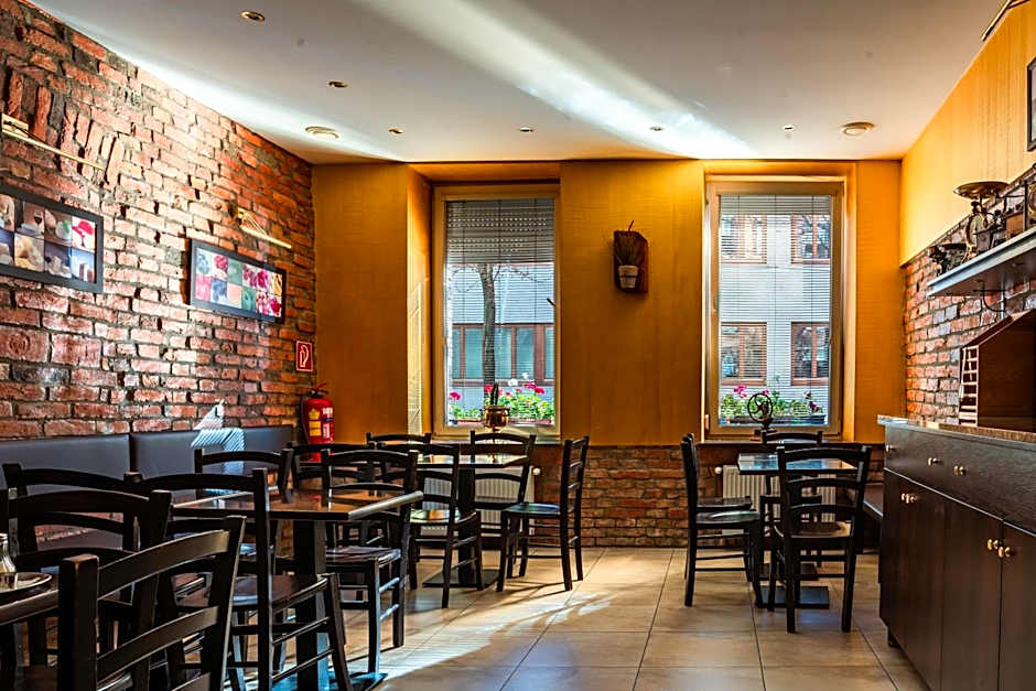Do Step Inn Home - Hotel & Hostel