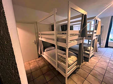 Bunk Bed in Mixed Dormitory Room