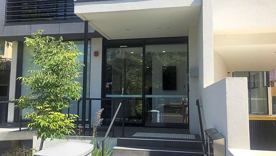 Whitehorse Apartments Hotel