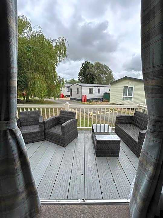 23 larch view luxury caravan tattershall lakes