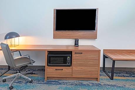 King Room with Bath Tub - Mobility/Hearing Accessible - Non-Smoking