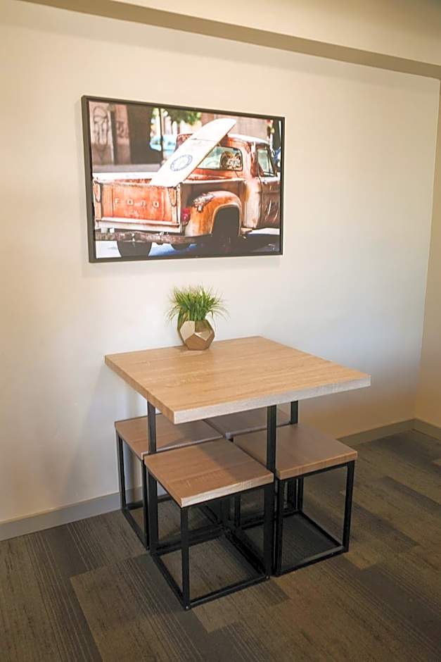 Americana Modern Hotel