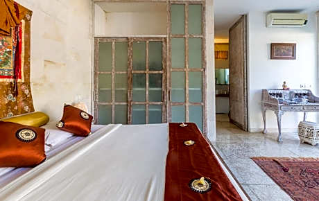 Queen Room with Garden View