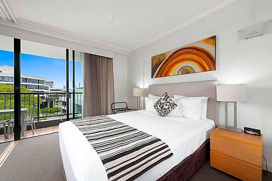 Central Cosmo Apartment Hotel