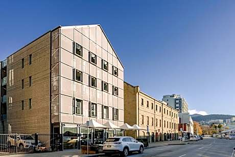 Salamanca Wharf Hotel