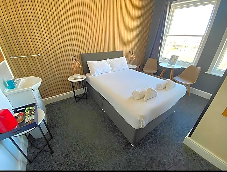 OYO Marine Parade Hotel, Eastbourne Pier