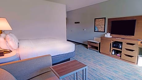 2 Queen Accessible Room W/ Roll-In Shower