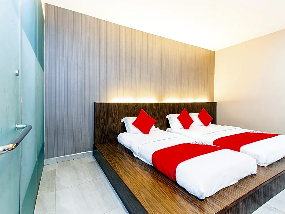 Super OYO 340 Comfort Hotel