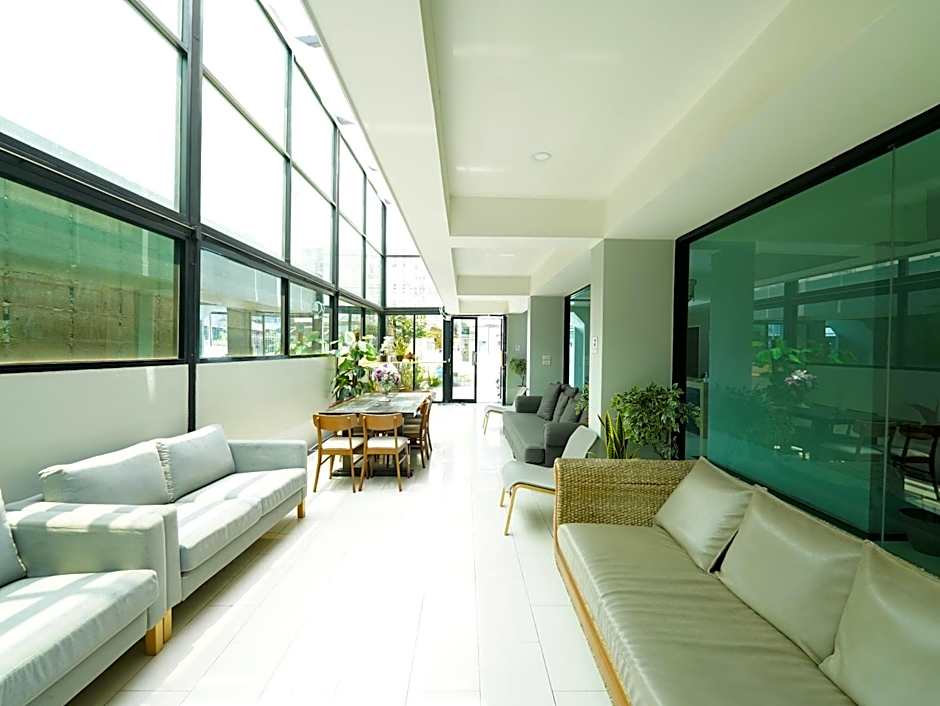 RoomQuest Bangkok Don Mueang Airport