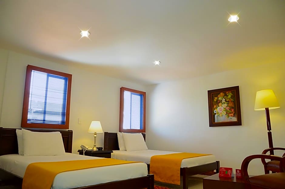 Foto 1 dari 14 — Triple Room