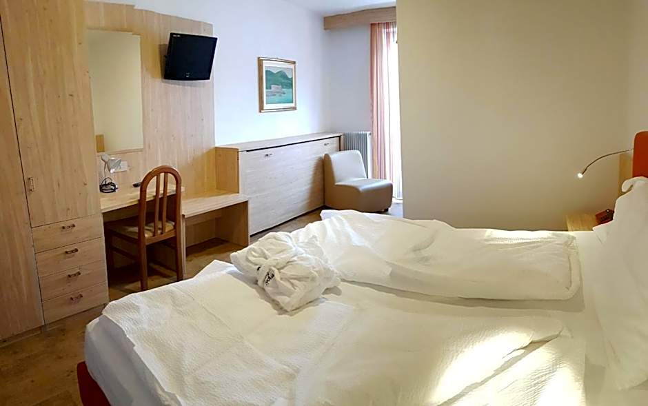 Photo 1 of 4 of 1 Double Bed or 2 Beds