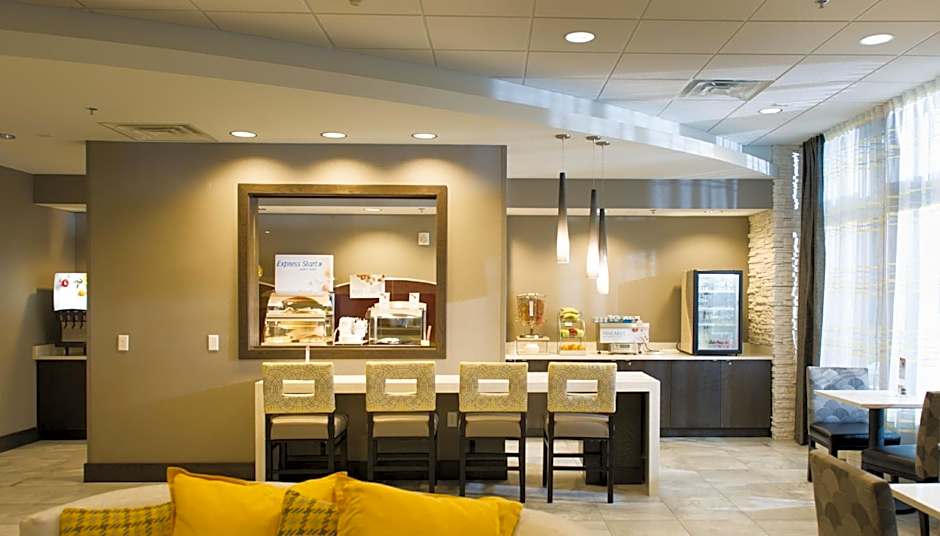 Holiday Inn Express and Suites Madison Central By IHG