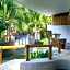 Villa Kiwi. Huge Pool, Steps To Town n Beach. 6 plus BRM 7.5 BTH 3 KCN