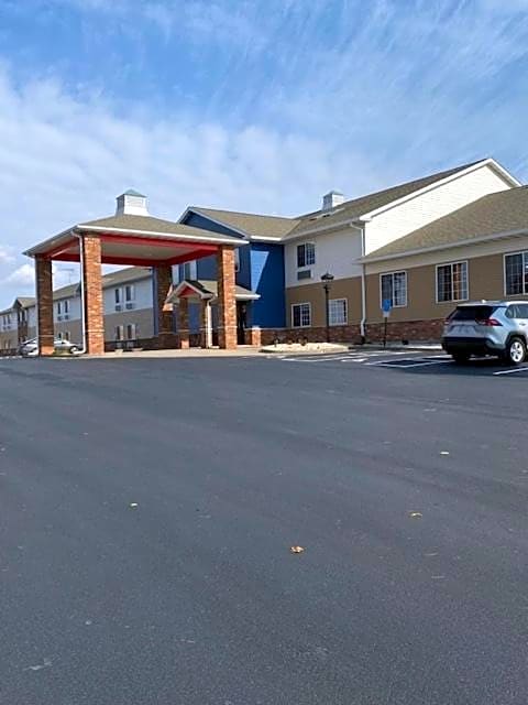 AmericInn by Wyndham Williamsburg
