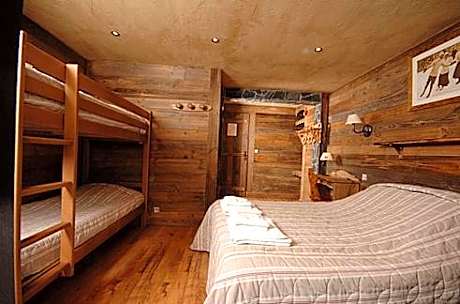 Family Room (2 Adults + 2 Children)