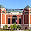 Howard Johnson by Wyndham Arlington Ballpark / Six Flags