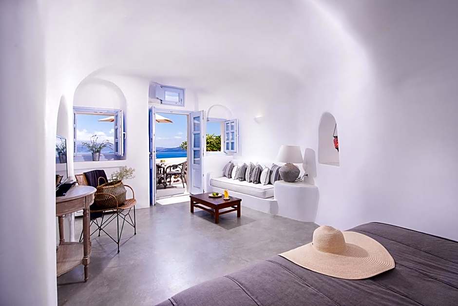 Pezoules of Oia