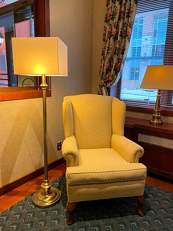 Kingston Hotel