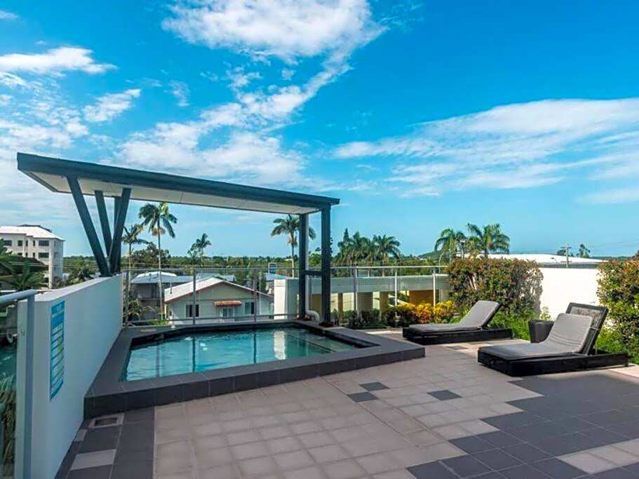 Excellent Location - Modern Hotel Room in Mackay
