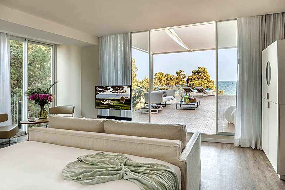 Photo 1 of 8 of Junior Suite, Hot Tub, Sea View