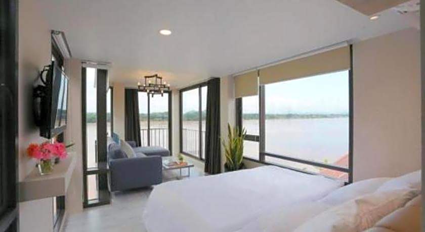 The River House Chiangkhan Hotel