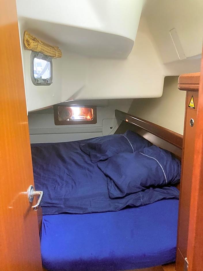 Le Voilier dans la baie des Saintes