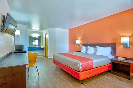 King Room - Non-Smoking