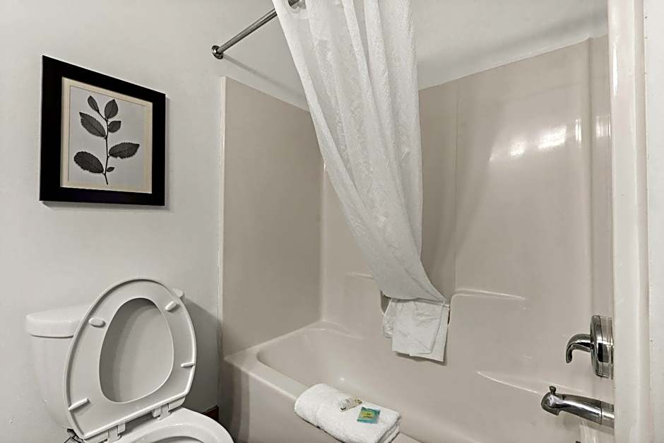 Country Inn & Suites by Radisson, Hinesville, GA