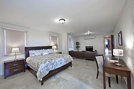 Deluxe Suite (1 King Bed and 1 Double Bed)