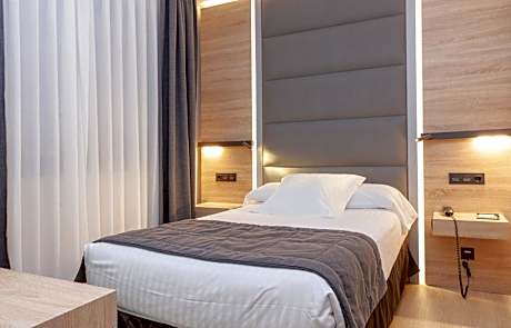 Family Room (2 Adults + 2 Child)