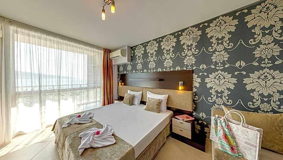 Briz Beach Apartments