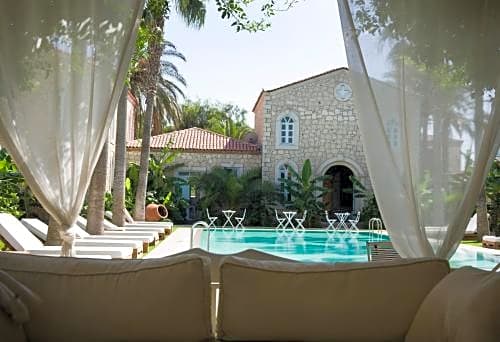 Manastir Alacati Hotel