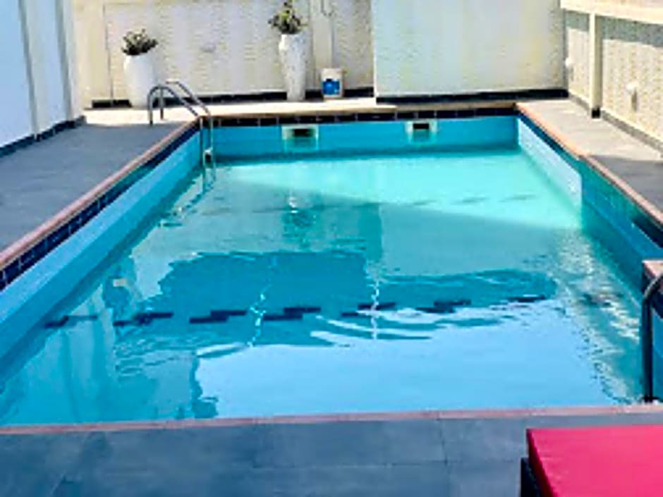 Time Oak Hotel and Suites Royale