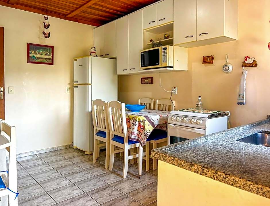 Chácara com piscina, churrasqueira, WiFi e quadra