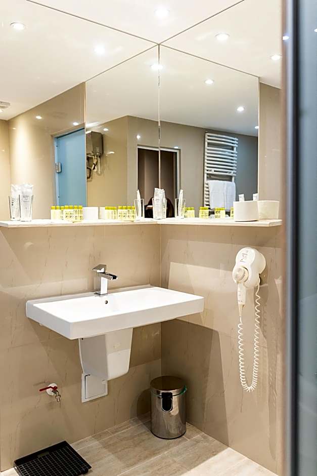 Hotel Christina Plus