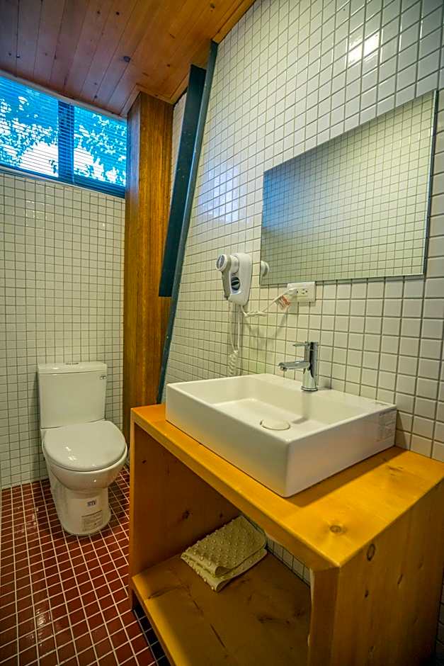 Yue Lake Backpackers