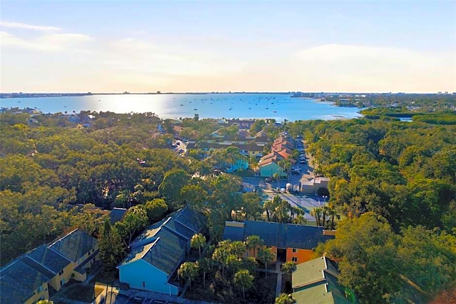 Waterfront Resort Condo w Beach