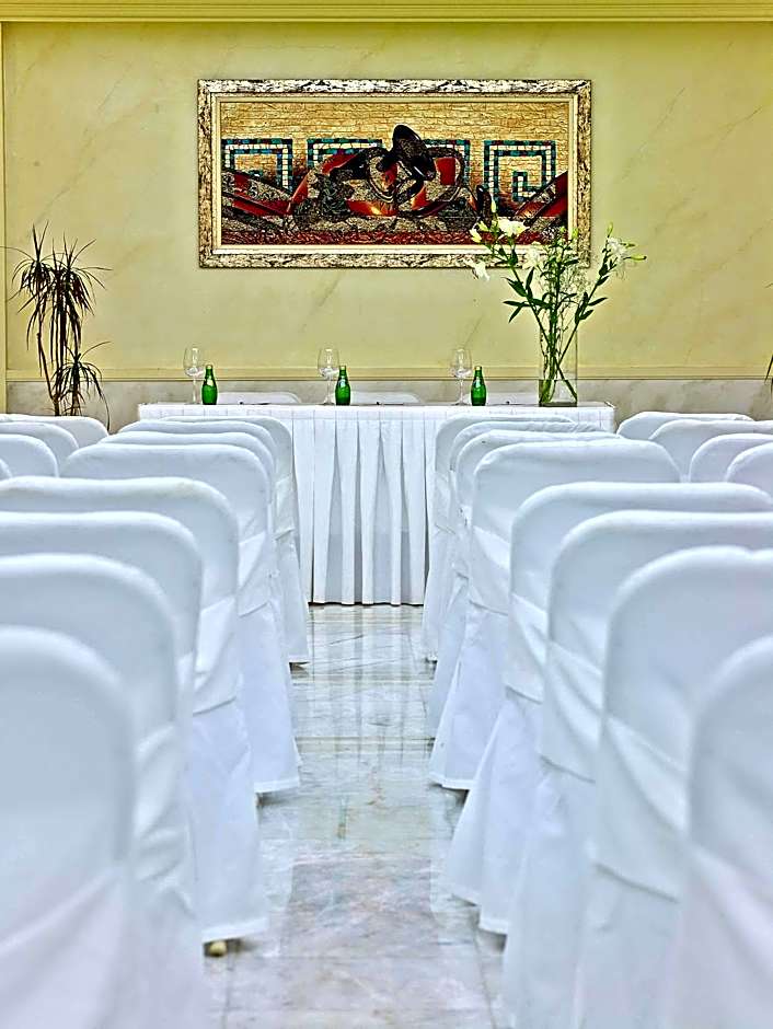 Avantis Suites Hotel