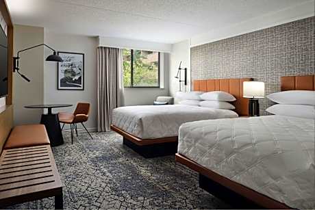 Queen Room with Two Queen Beds - Hearing Accessible