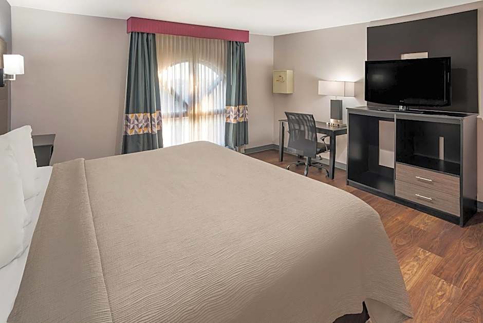 Quality Inn & Suites Cincinnati I-275