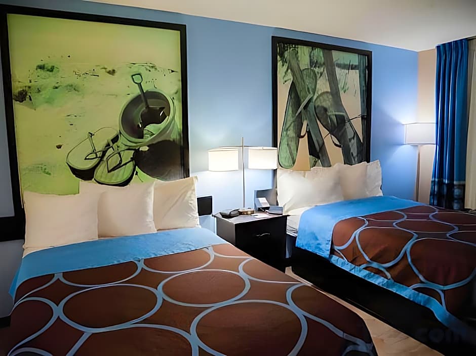 Foto 1 di 4 di 2 Double Beds, Nonsmoking, Accessible