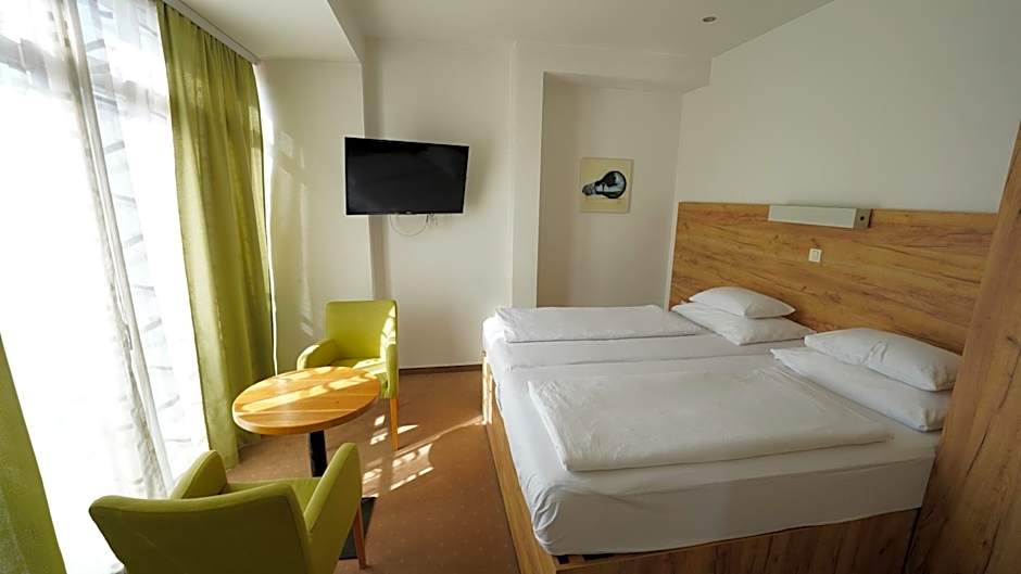 Hotel Argument
