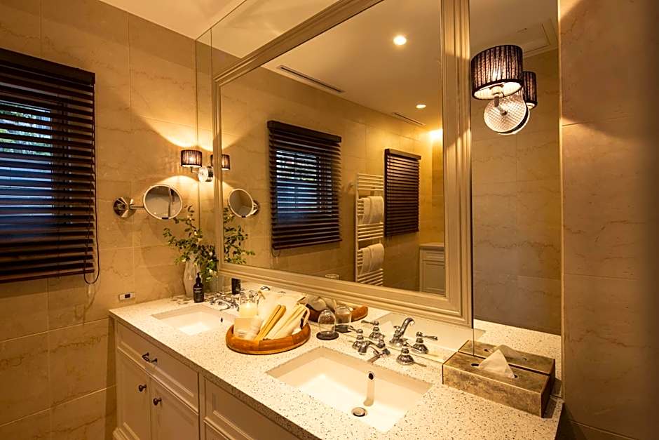 PETALS TOKYO - Floating Hotel